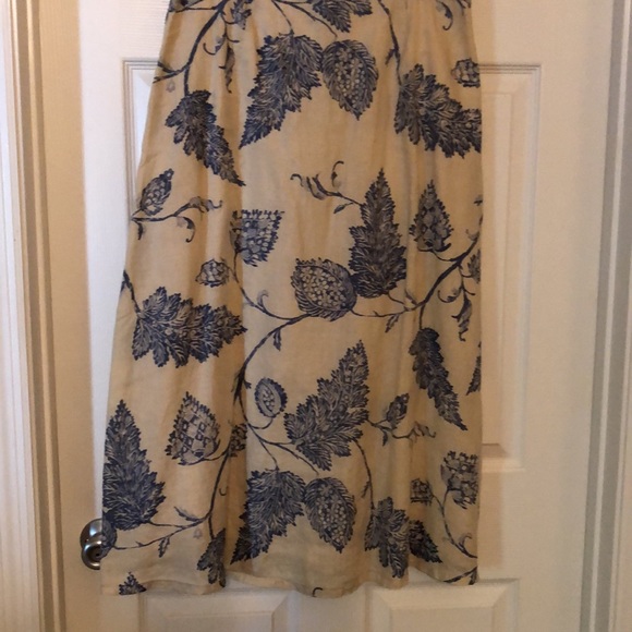 Ralph Lauren skirt, size M Color pallet of cream and blue. - Picture 2 of 6